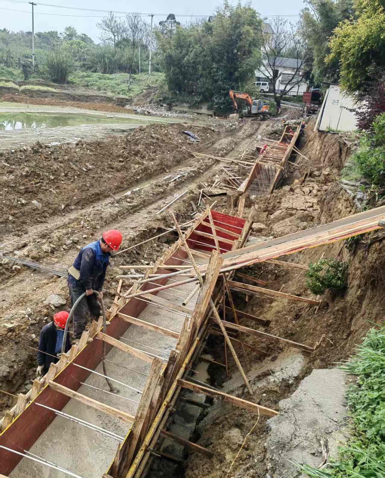中梁镇石院村龙泉村和永宁寺村等3个抗旱水利设施项目开工建设.jpg