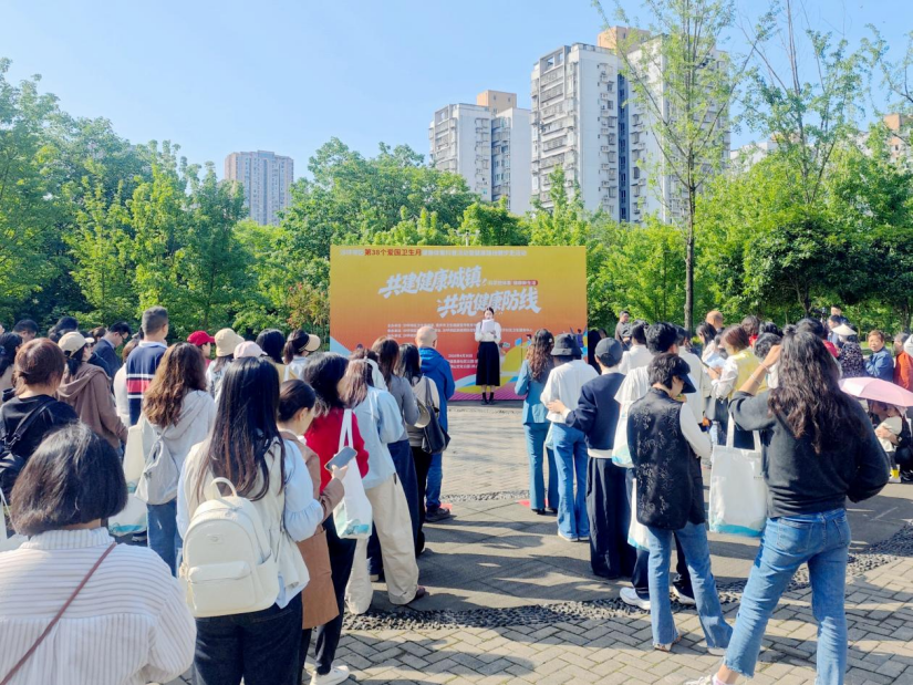 开云app下载
举办第38个爱国卫生月健康体重科普暨“健康路线”健步走活动1.png