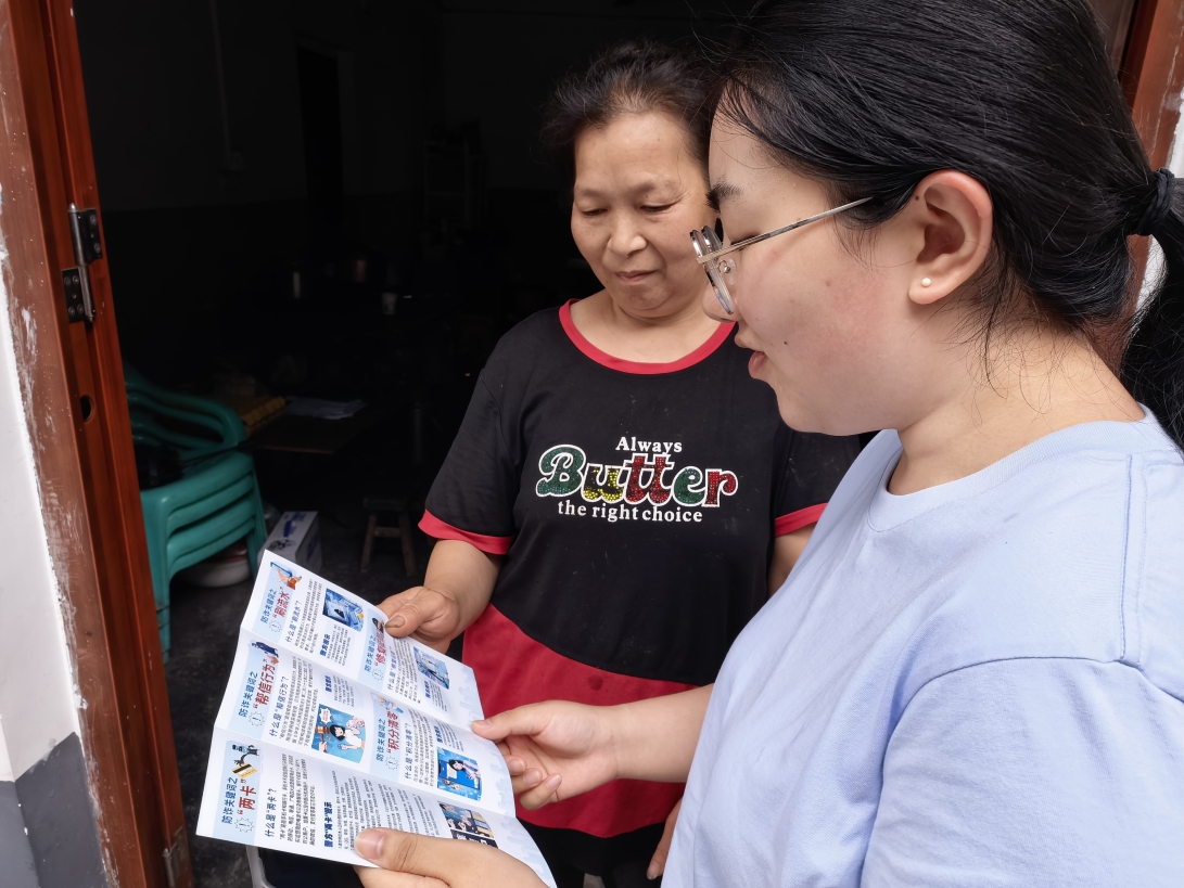 回龙坝镇：回龙坝村开展防范电信诈骗入户宣传