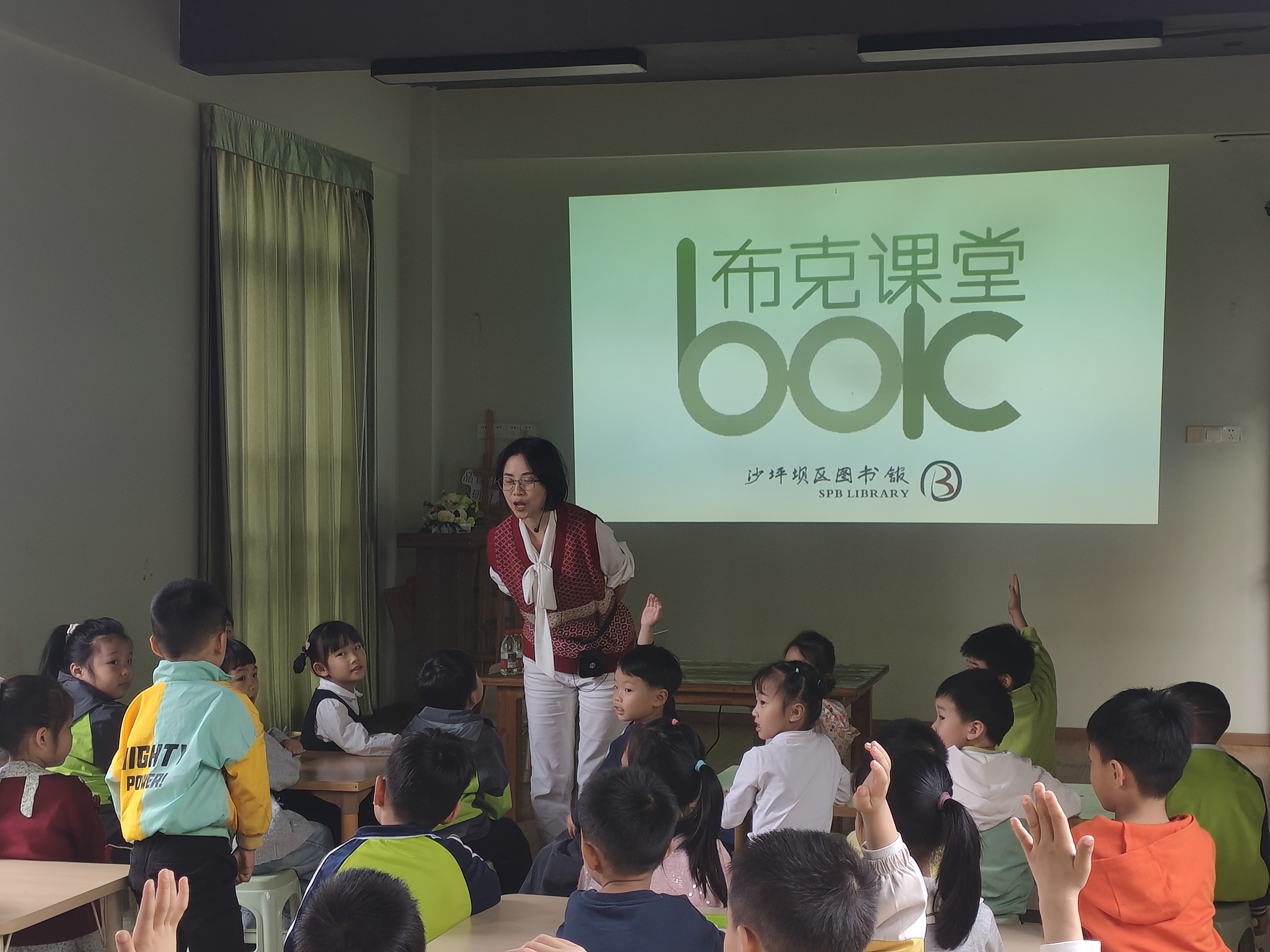 建4.8-石井坡街道建设坡社区开展四季童读·春季卷活动1.jpg