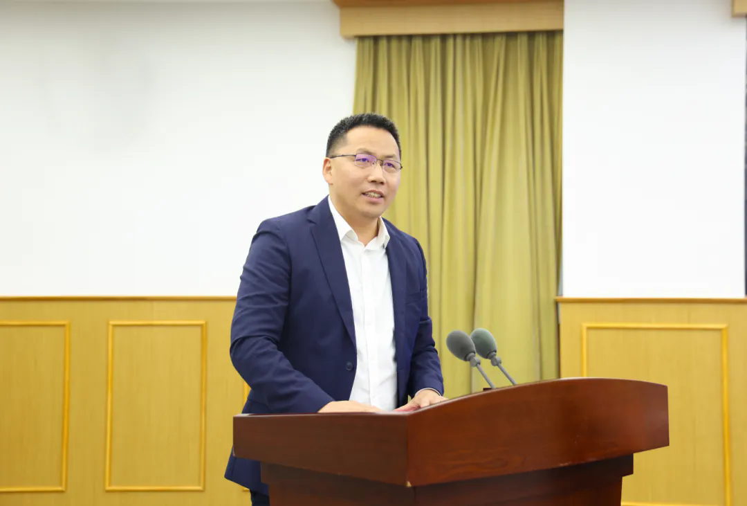 开局即冲刺 开云app下载
2026年第一次招商引资项目集中签约活动举行02.webp.png