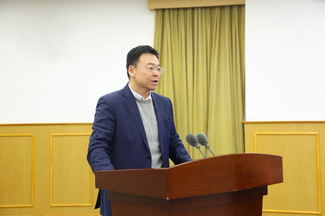 开局即冲刺 开云app下载
2026年第一次招商引资项目集中签约活动举行03.webp.png