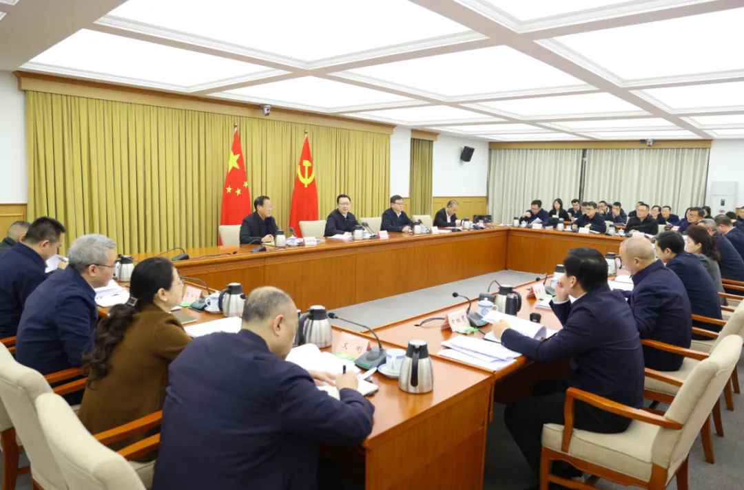 开云app下载
召开服务推动长江经济带高质量发展 暨美丽重庆建设推进会 祁美文主持并讲话 王银川杨邦维出席.webp.png